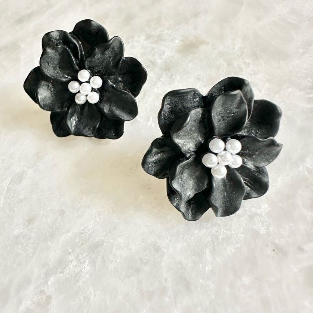 Black flower with pearl detail stud flower earrings